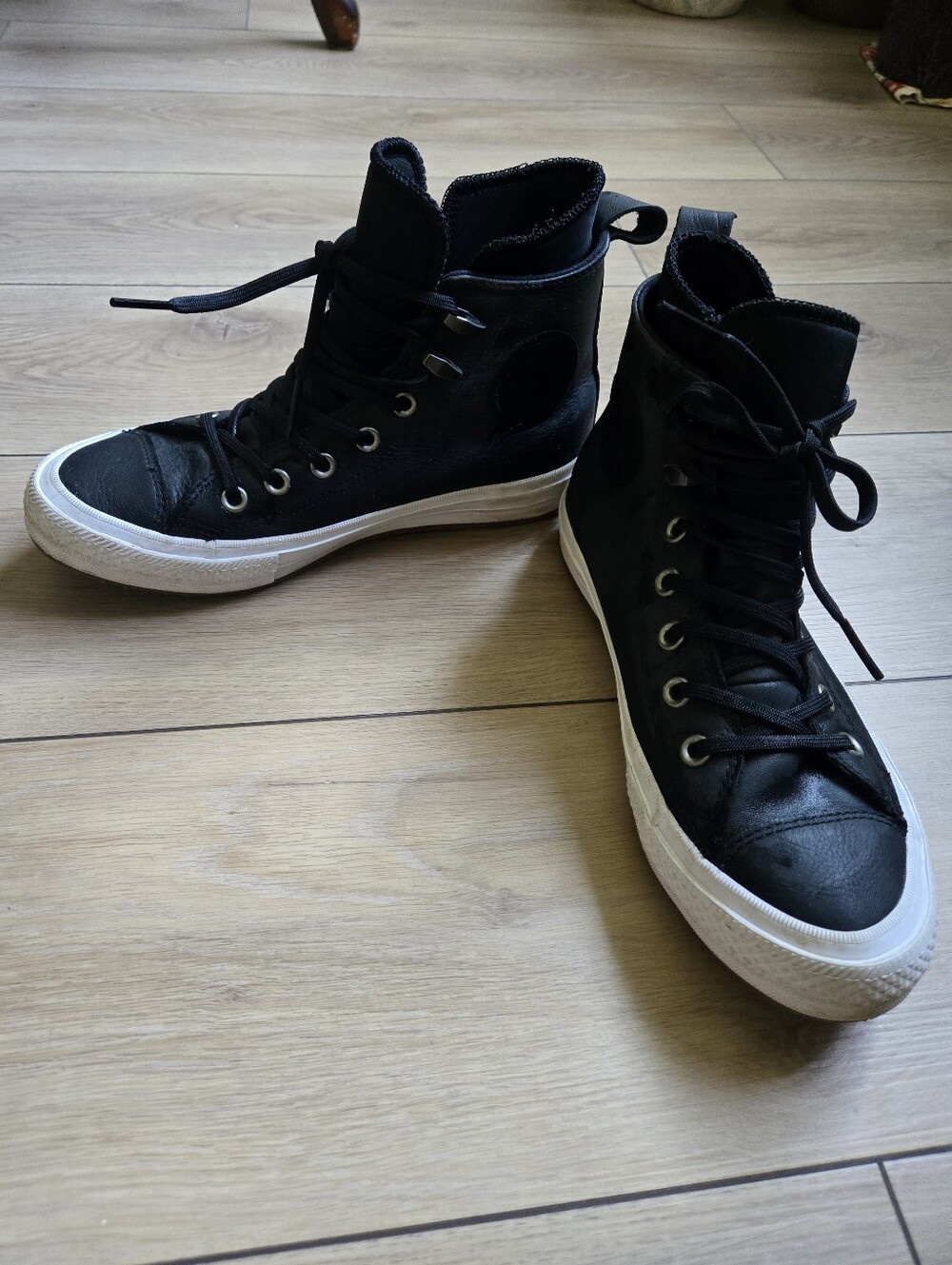 Converse Chuck Taylor All Star Waterproof Leather High Tops Size Womens 8